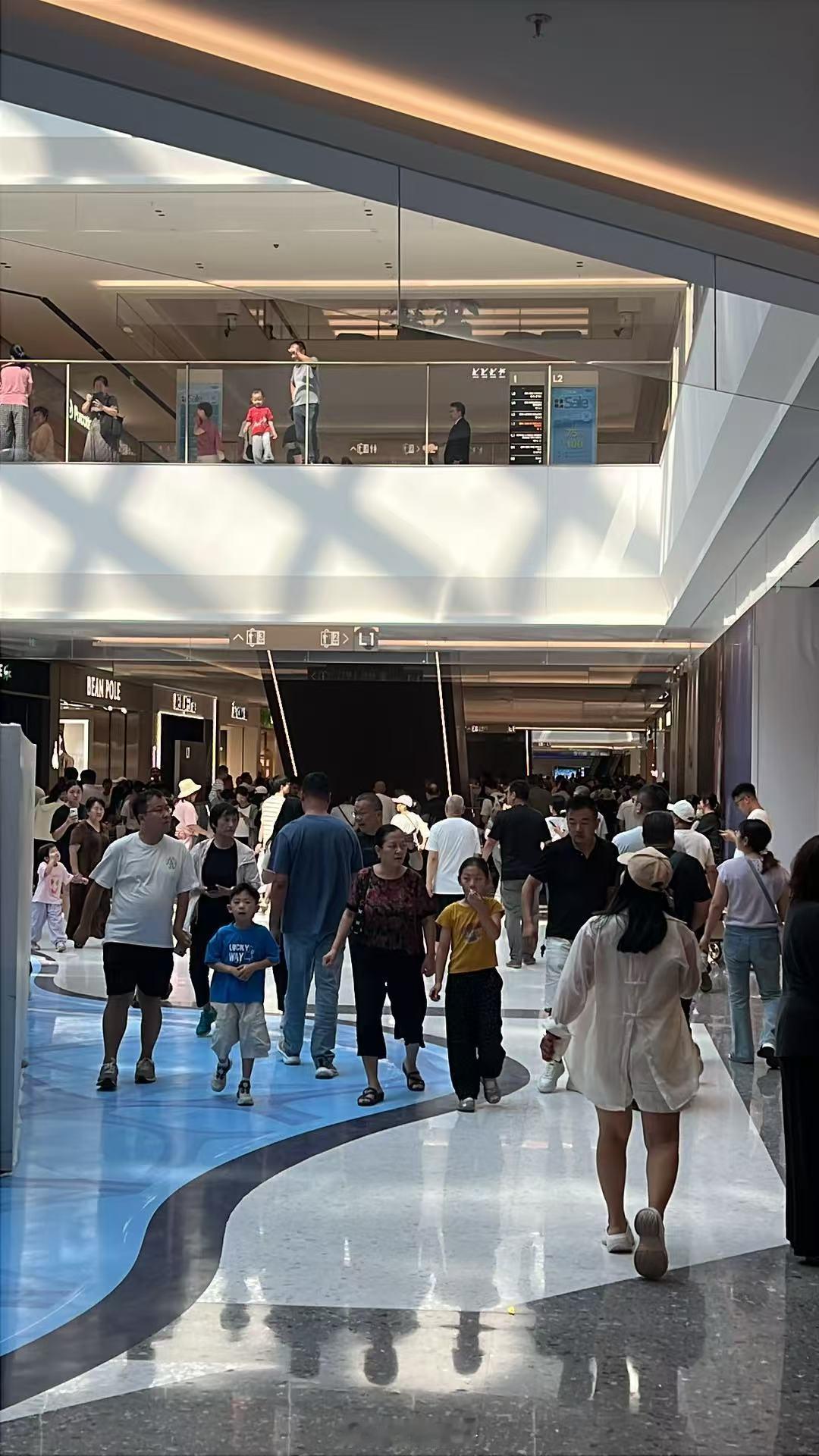 港务区万象汇试营业首日盛况，来自港务区小伙伴林骥、Charlie的一手图片西安生