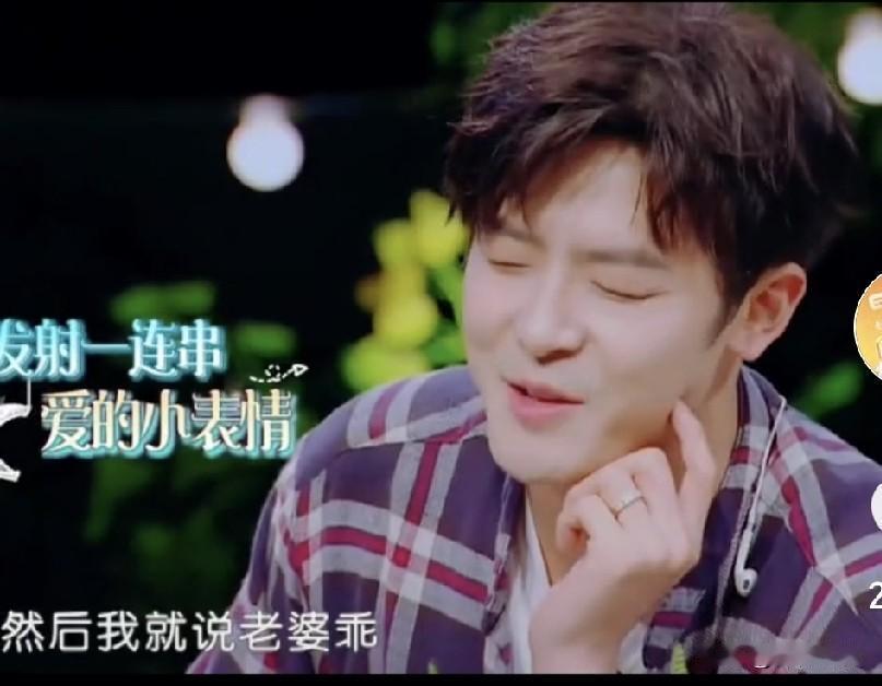 陈小春、张杰和付辛博几个老公坐在一起聊老婆。付辛博被问：颖儿总粘着你，你怎么应对