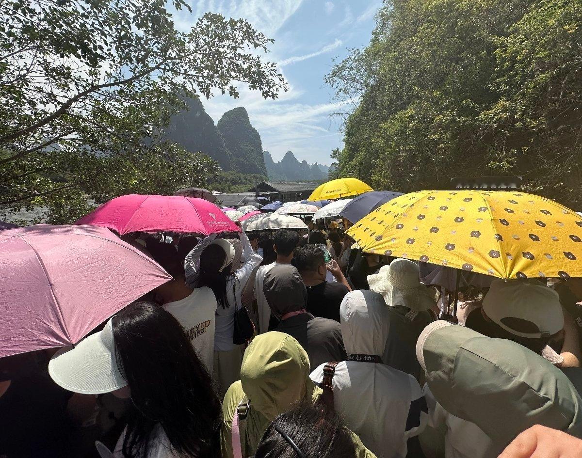 五一的桂林快忙成马六甲了一句甲天下，我就堵在了真桂林🥲人太多了！！挤出重围，拍