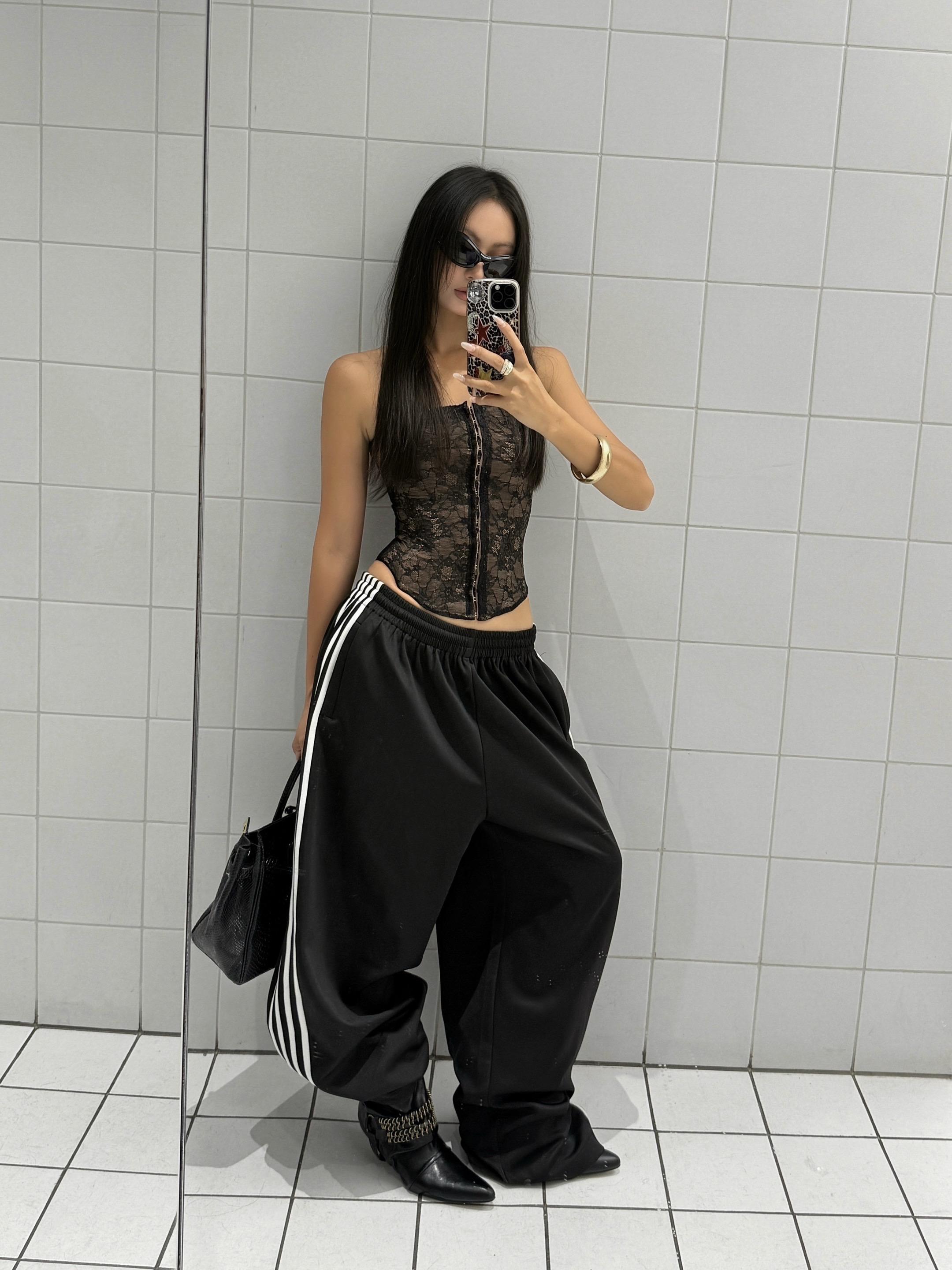 Chic allblack moment