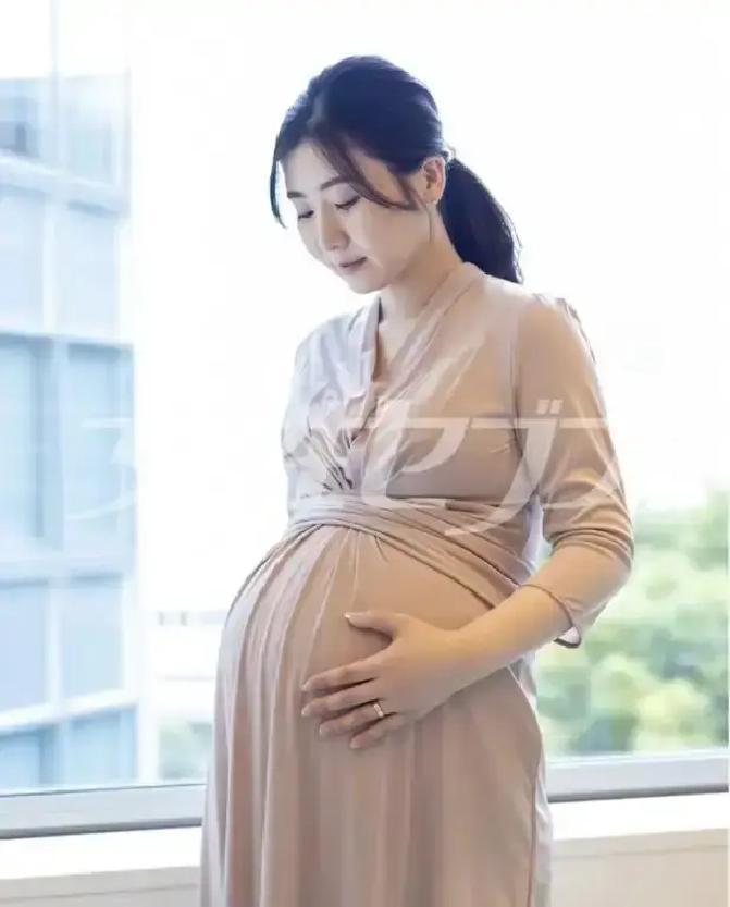 福原爱这次真·逆风翻盘！新老公被扒身价，网友直呼“比江宏杰能打”。两人没急着官宣