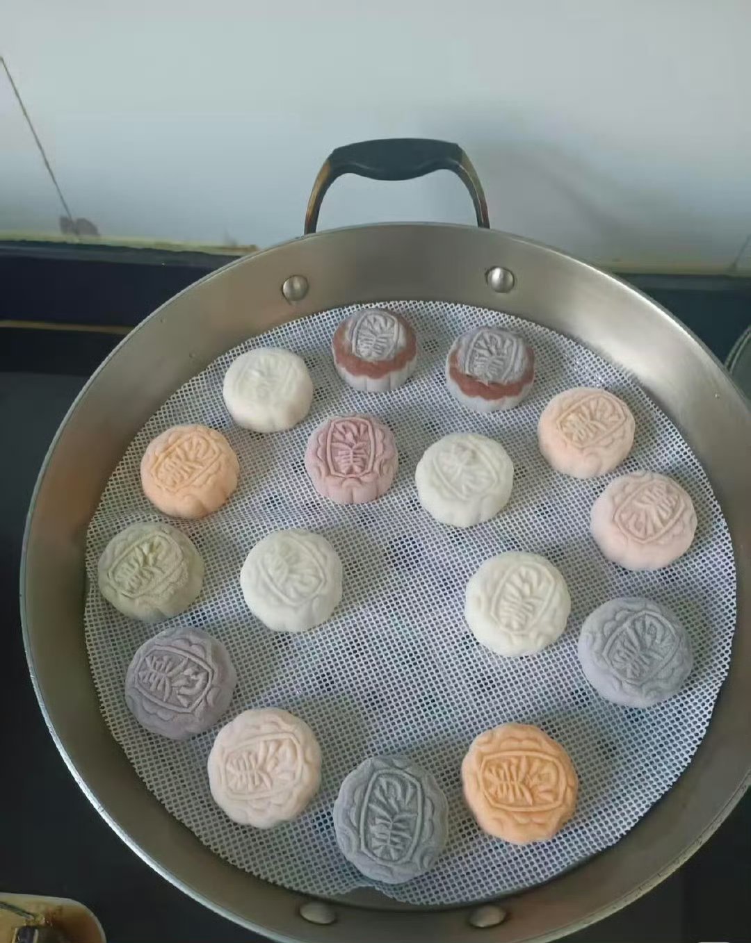 买冰皮月饼一定要告诉老人怎么吃不然就是一锅大杂烩​​​