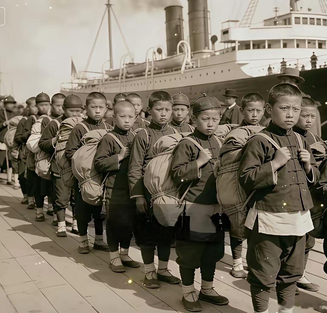 1872年—1875年，在曾国藩与李鸿章的推动下，清政府曾选出120名幼童