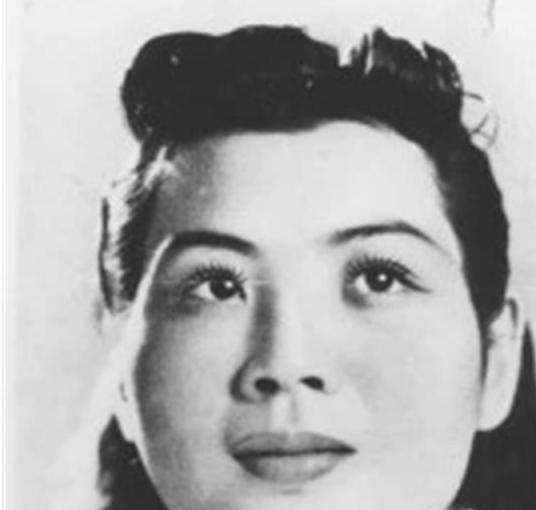 民族英烈！1942年，上海国际酒店内，一名当红女影星服毒自杀，事件轰动整个上海，
