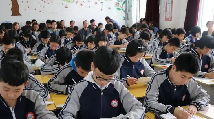 陪读多年，才敢告诉你的几句大实话！1、学霸真不是教出来的，从出生开始就基本决定