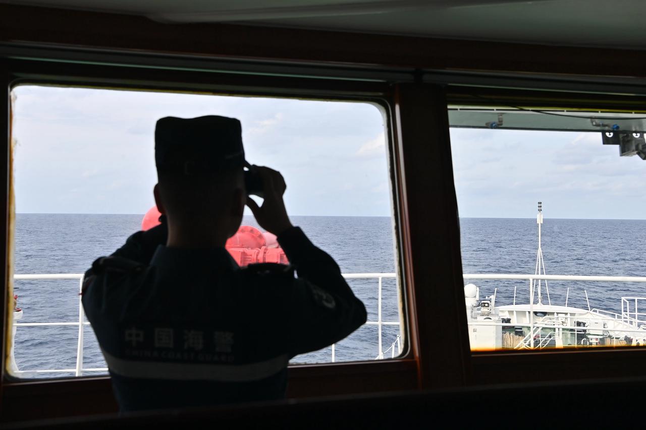大快人心！解放军黄岩岛常态化警巡，南海主权寸步不让!5月31日，解放军南部战区