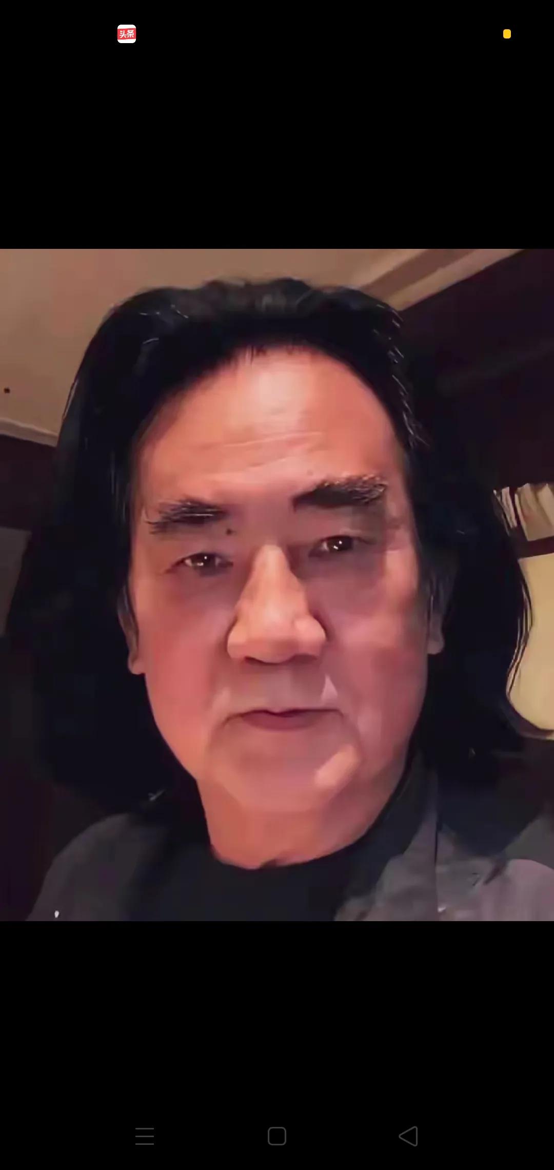 张纪中的颜值被低估了！刮掉浓密胡须的他看起来真的很年轻，这谁能看出来是72岁的