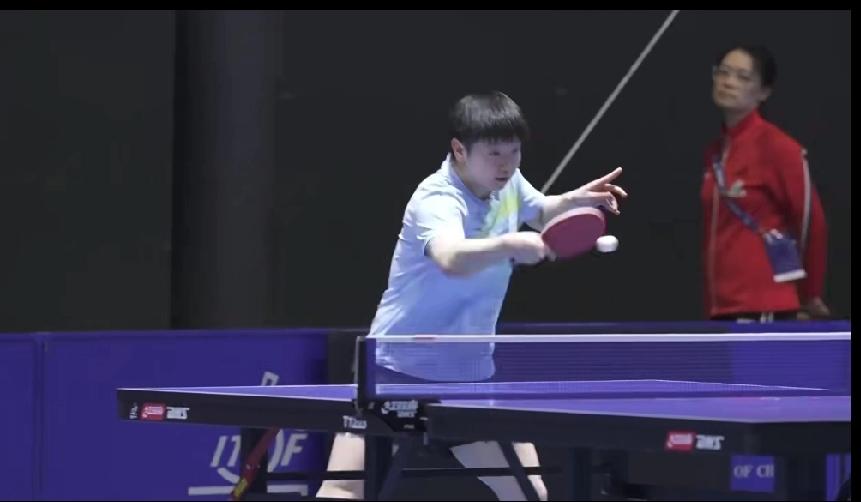 伦敦世乒赛首训！莎莎的底气，是全队托着的温柔刷到孙颖莎伦敦世乒赛首训的视频