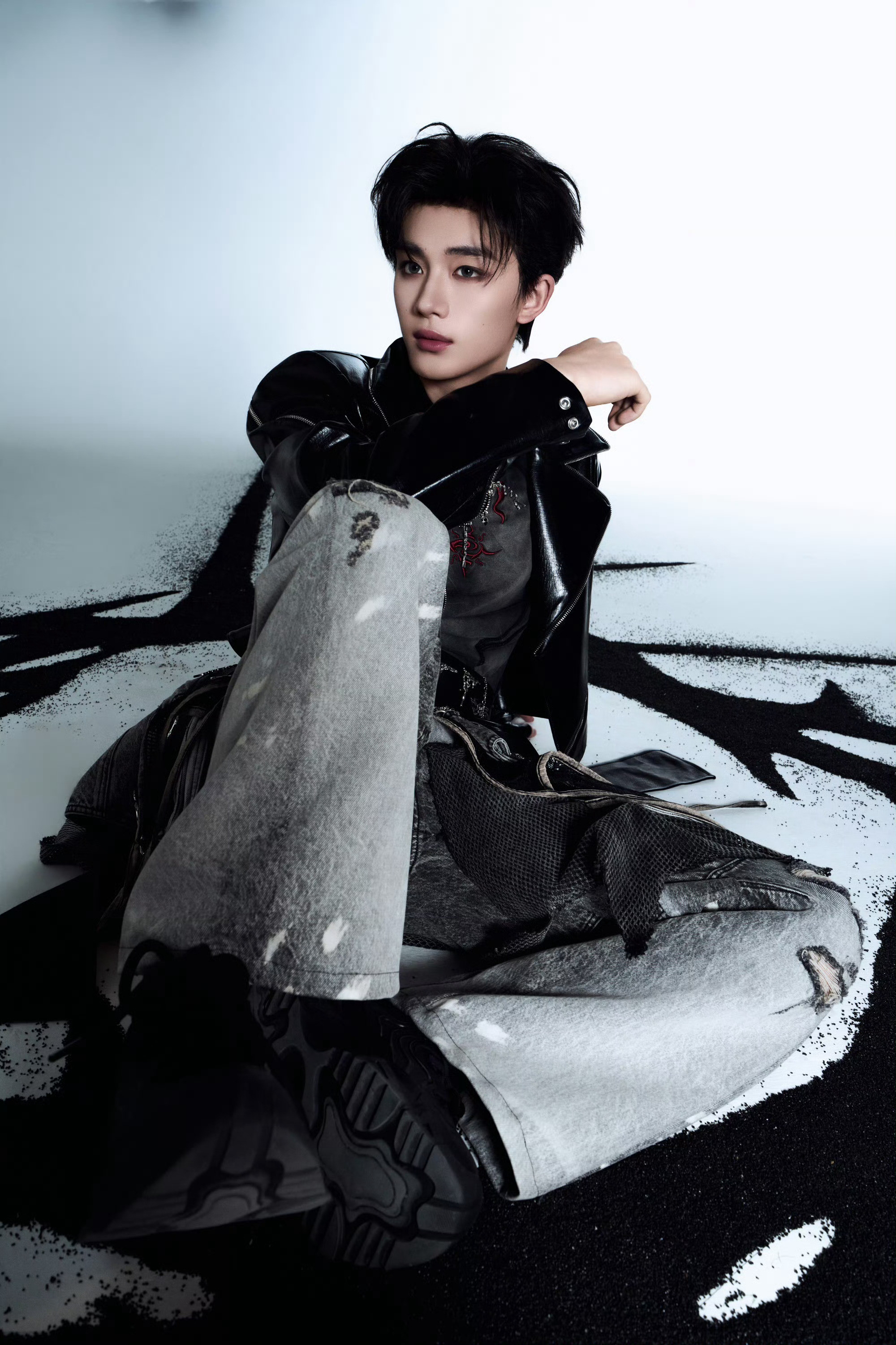 丁程鑫抹唇丁程鑫《刺》单人大片抹唇这一下纯纯going超魅魔的小丁丁程鑫刺单人