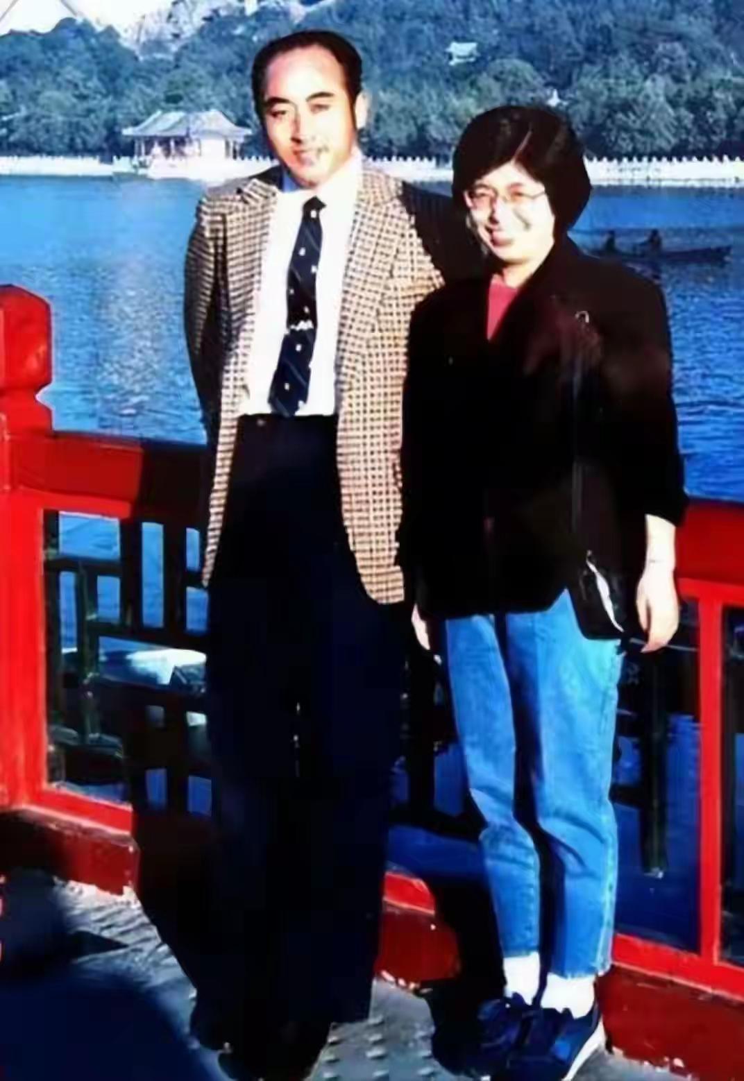 王铎：庄则栋和日本夫人这一张，是庄则栋和日本夫人佐佐木敦子照得最暖心的。