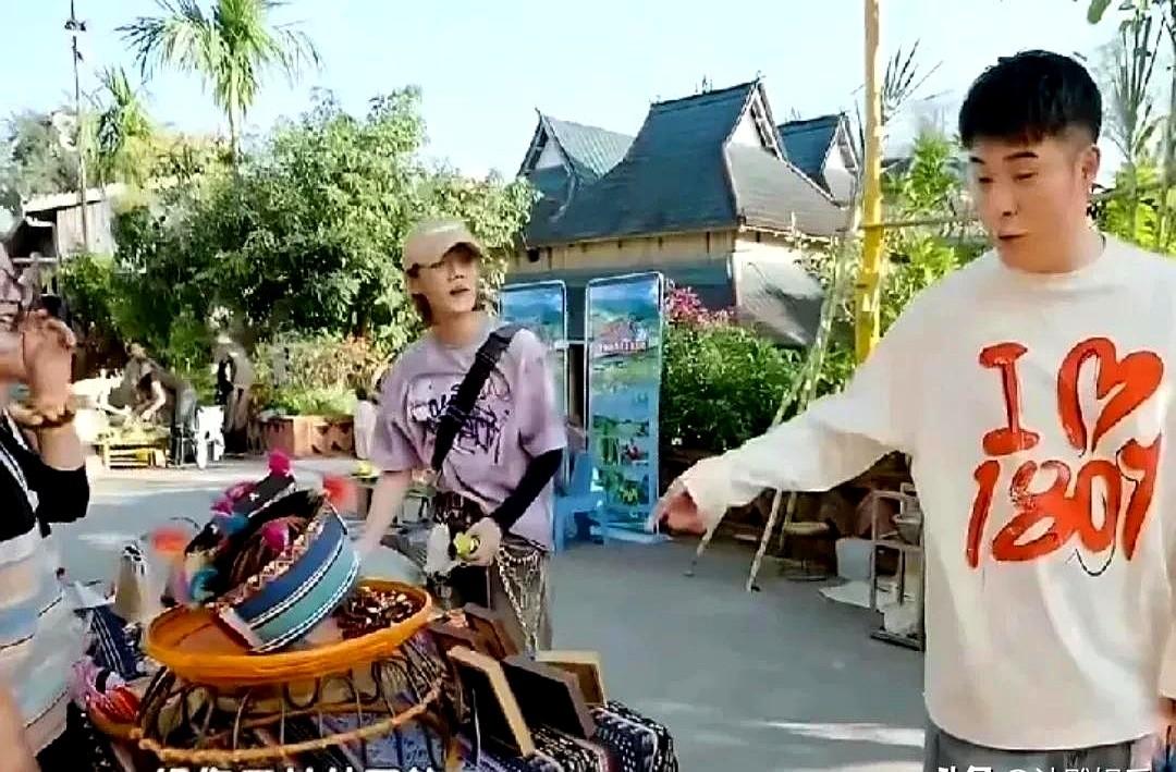 陈赫当着鹿晗的面，直接管他叫“干女儿的爹”！最近《五哈》里，陈赫在西双版纳给