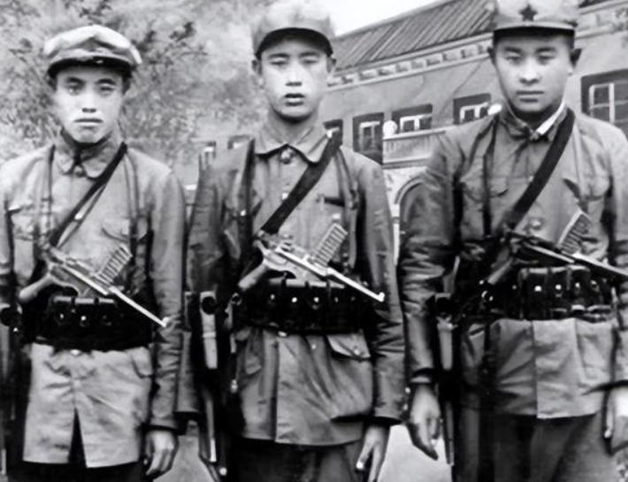 1944年，浙江土匪头目王鼎山，派出2名女土匪来到浙东抗日根据地，竟然希望新四军