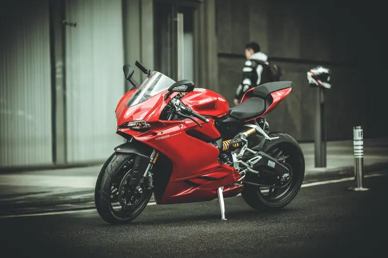 这事儿真的太离谱了。2017年4月29日深夜，徐鑫焱在家休息，父亲发现摩托车被盗