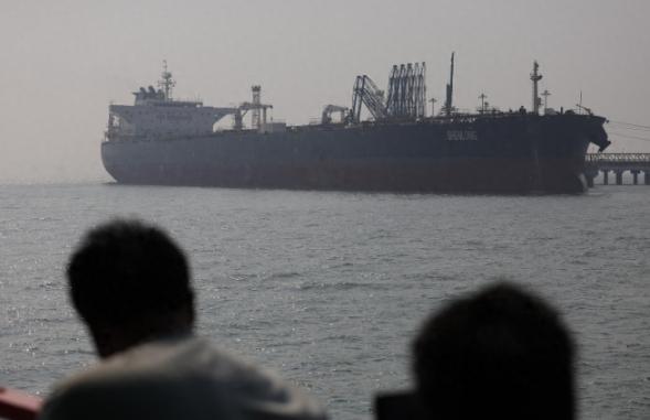 印度彻底动真格了，直接派出超6艘军舰强势护航，紧盯霍尔木兹海域，全力解救被困的2