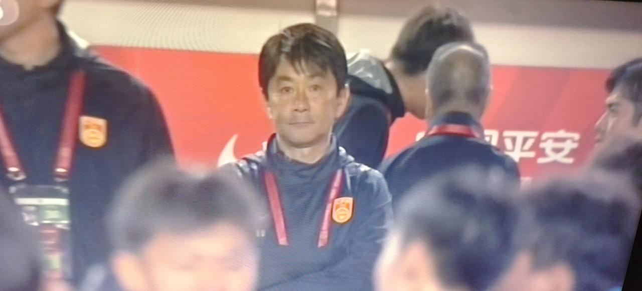 U16国青队原本以2比0领先，却被越南队连追两球，最终2比2战平。比赛的转折点在