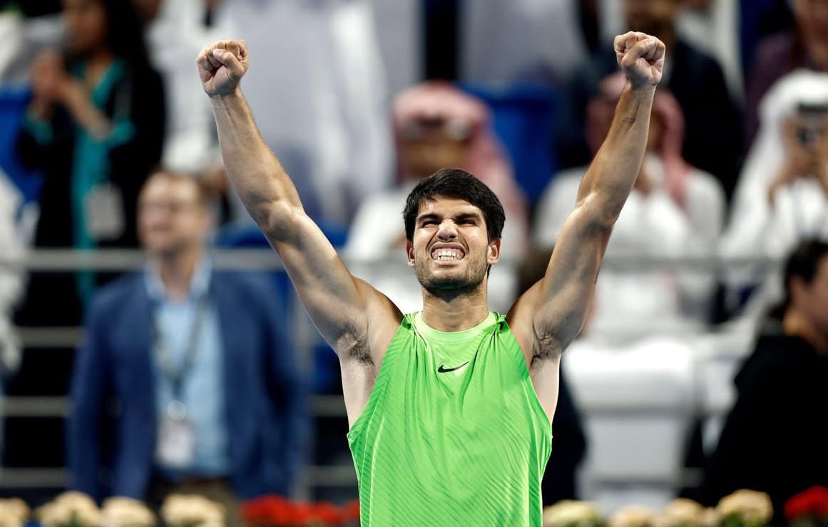 仅用时50分钟，世界第一阿尔卡拉斯就以6-2、6-1击败菲斯，新赛季豪取12连胜