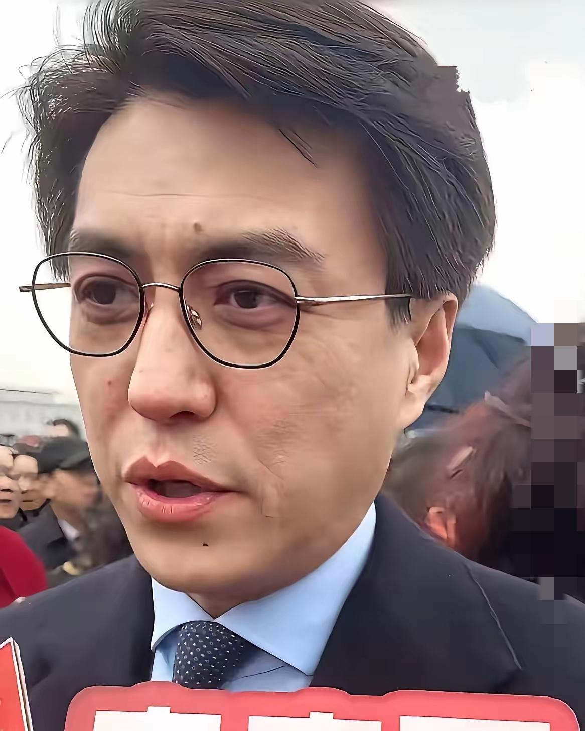 什么叫相由心生，以前不懂，现在看靳东才彻底明白。这几年他越活越舒展，脸上没有戾