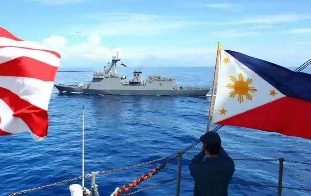最近，菲律宾两则消息挺扎眼：一边拉着日本启动“海域划界谈判”，刀锋直捅中国海洋权