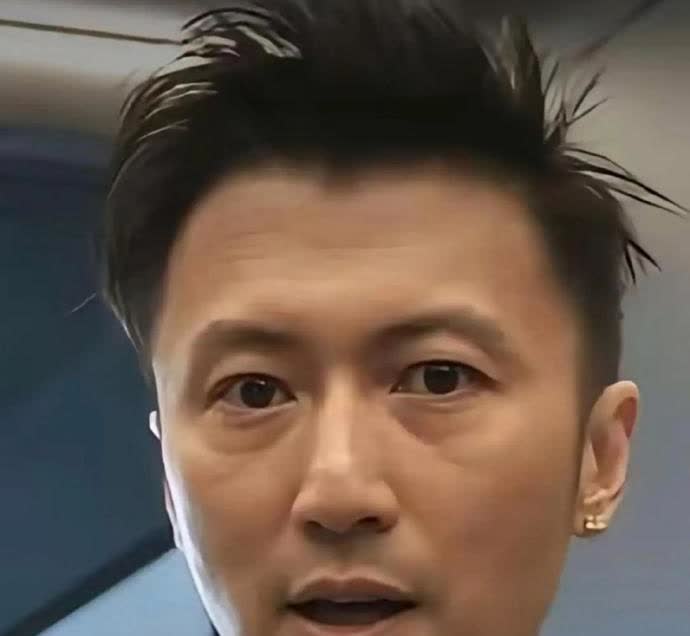 谢霆锋未修图曝光，真实模样惊艳众人！