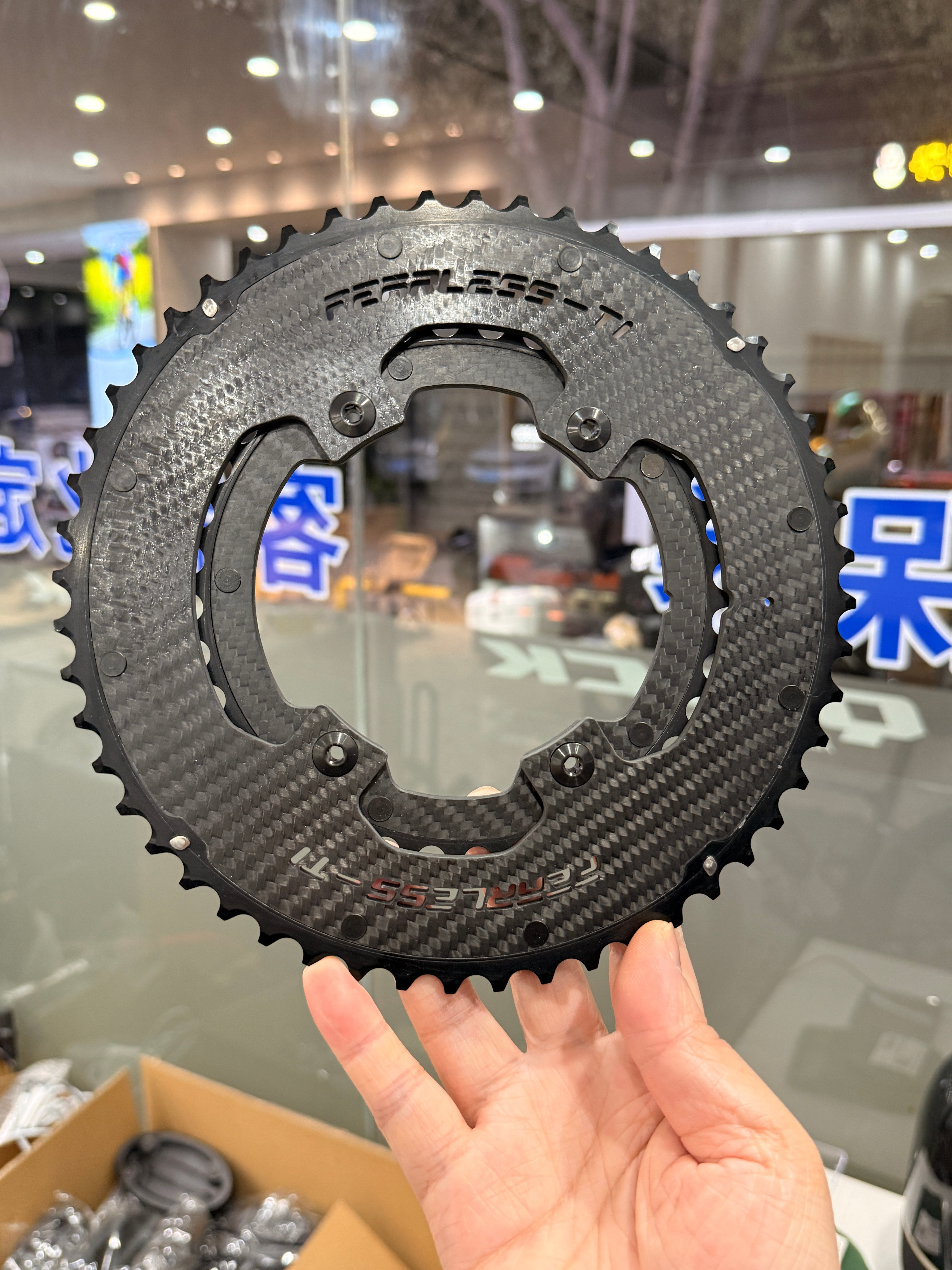 这个老板有点东西啊，他开发的碳牙盘，还有他公司做的气动水壶，水壶跟支架是1:1匹