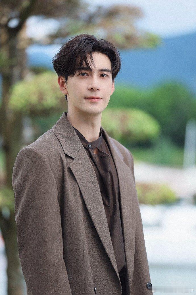 陈星旭顶级老钱味陈星旭老钱味陈星旭的顶级老钱味太戳人！矜贵雅致藏不住，贵公子气