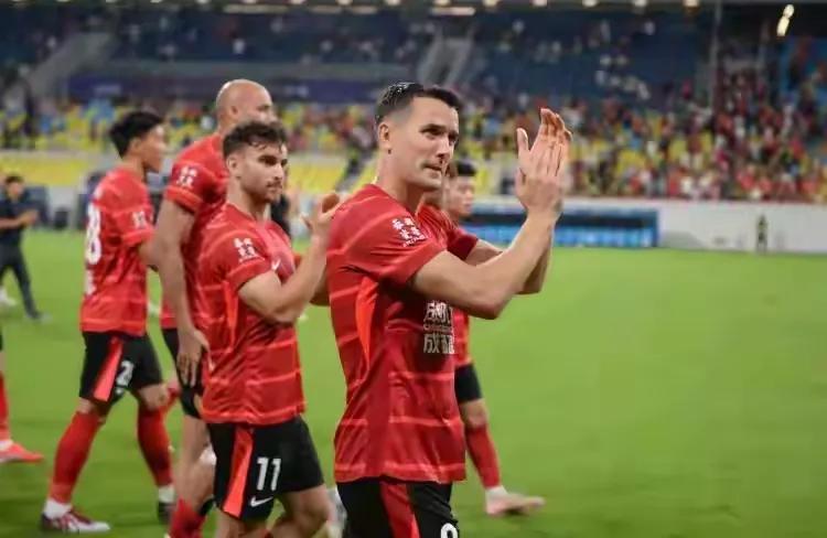 成都蓉城今年对中超前5球队保持不败，双杀了上海海港和山东泰山，对上海申花和北京国