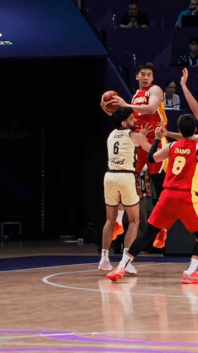 王俊杰和八村垒谁更强？能进NBA吗？他的转身后仰绝对是顶尖水准，男篮这么多年该