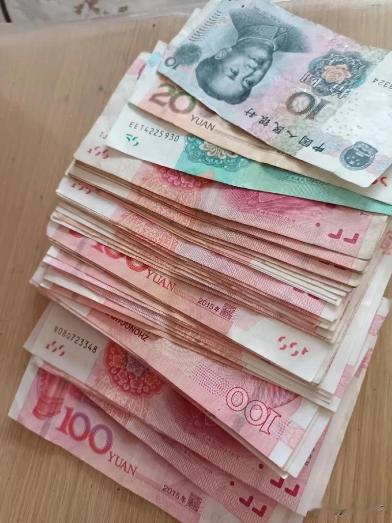 我表妹三个月前开始使用现金，不再用微信、支付宝，她告诉我，自从重新使用现金，三个