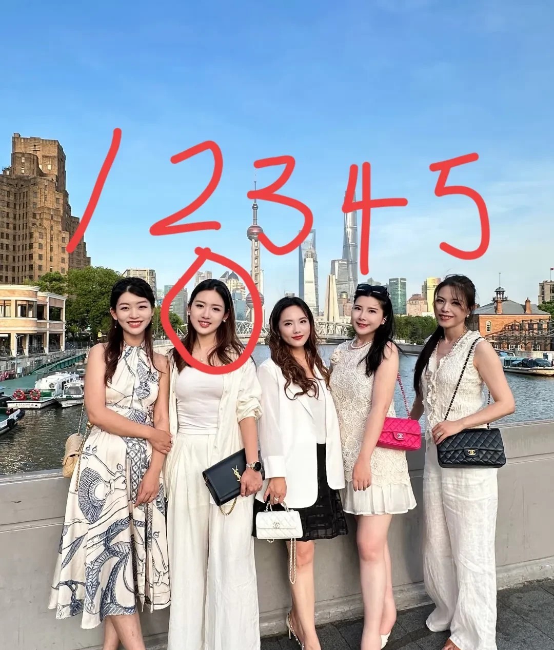 我觉得2号美女适合做老婆，你们说呢？