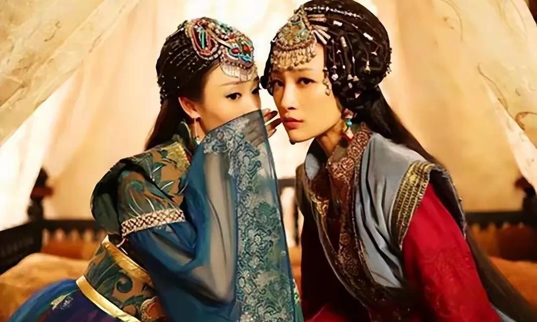 蒙古骑兵有个传统：如果在战场上抢回战友尸体，不仅能获的死者的妻妾，还能继承他的牲