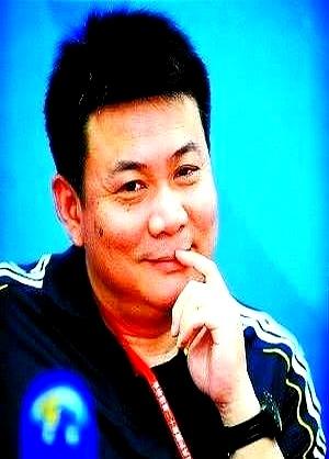 蔡斌又出山了。王之腾当年死死攥着金软景和拉尔森两张王炸，却只能眼睁睁看着