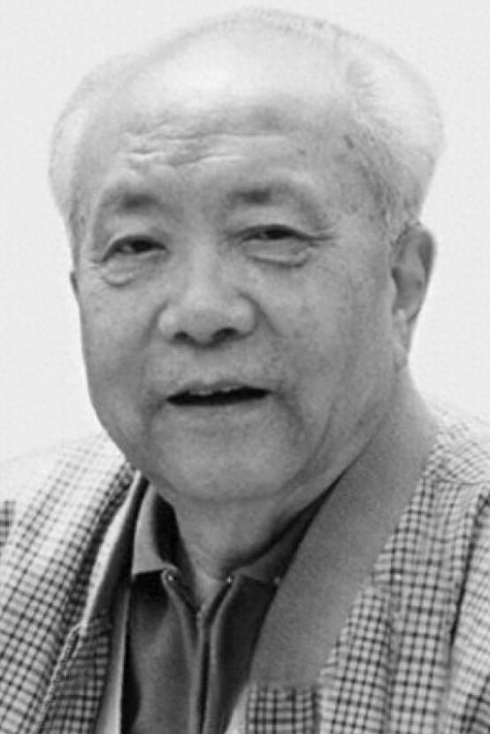 1984年秋天，青岛市委开会，市委书记刘鹏突然拍了桌子：“青岛的大学怎么办，三个