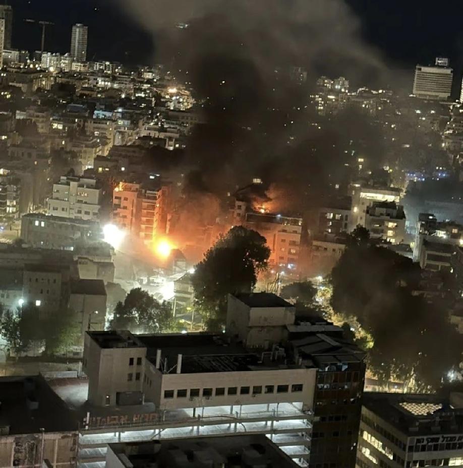 伊朗议长放狠话：敢动我基建，我就炸你老巢！2026年3月9日凌晨，伊朗议长加利