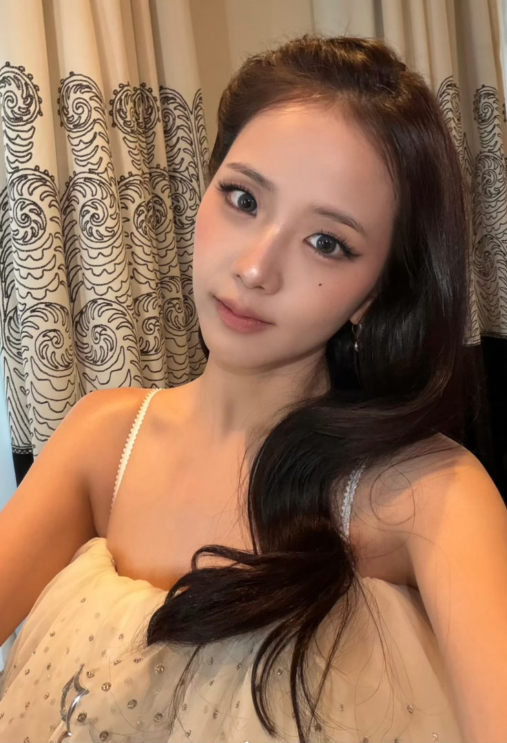金智秀又美又宠粉另一位的微博账号在哪发财呢？lisa