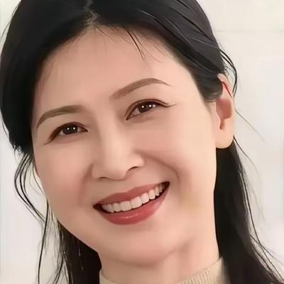 童蕾没离婚，不是因为她爱那个诈骗犯老公，是律师告诉她：婚内债务你跑不掉，与其被法