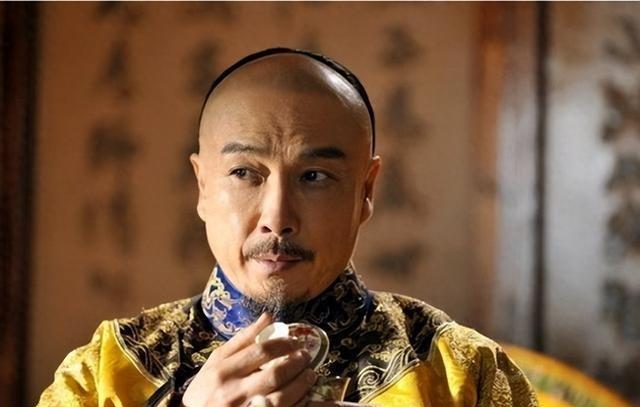 大学士阿桂率兵到甘肃后，给乾隆写信发牢骚说今年的雨水太多。乾隆大为震惊，因为甘肃