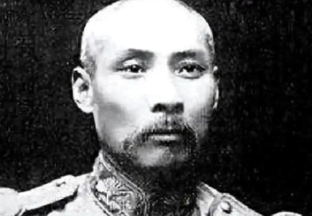 1964年，停尸长达27年的段祺瑞被运往北京万安公墓，段家后人一致决定采取土葬方