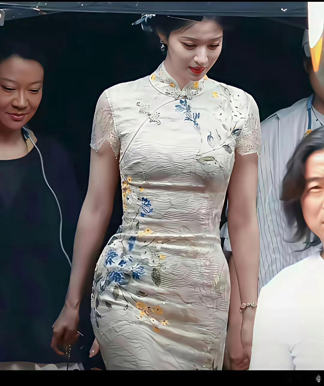 王楚然幸亏个子高，不然这种大骨架确实很容易吃亏，穿衣服也没那么好驾驭。