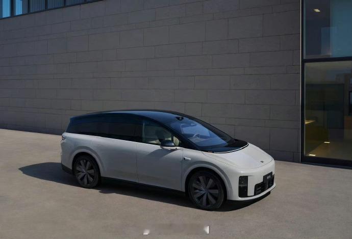 李想：理想i8（六座SUV）将于7月正式发布，而理想i6（五座SUV）预计9月发