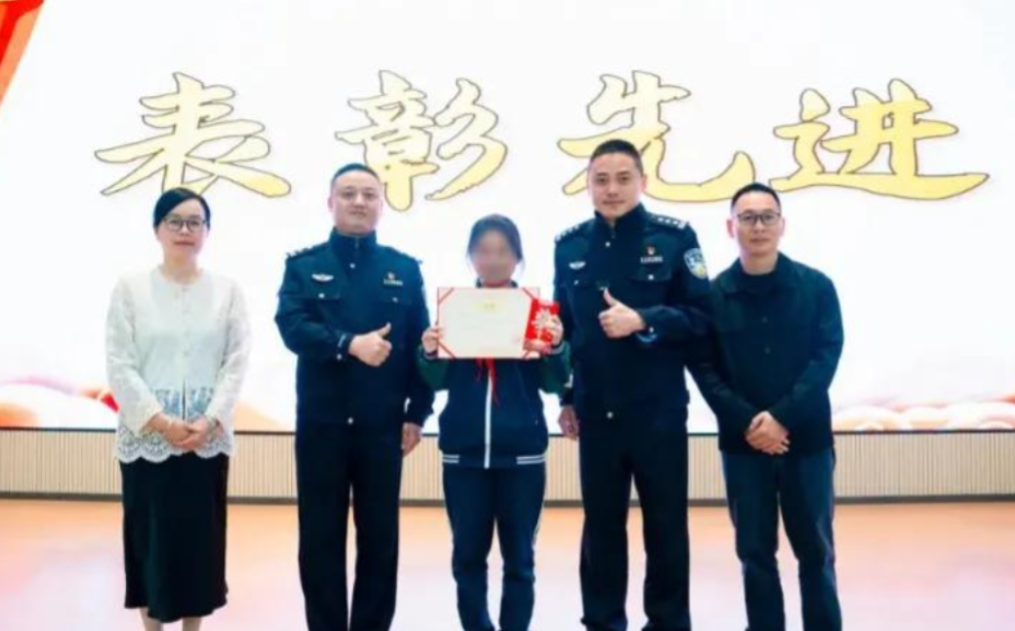 这个初中生立大功！浙江，14岁女孩一拆开快递，竟发现80000元现金，瞬间惊呆，