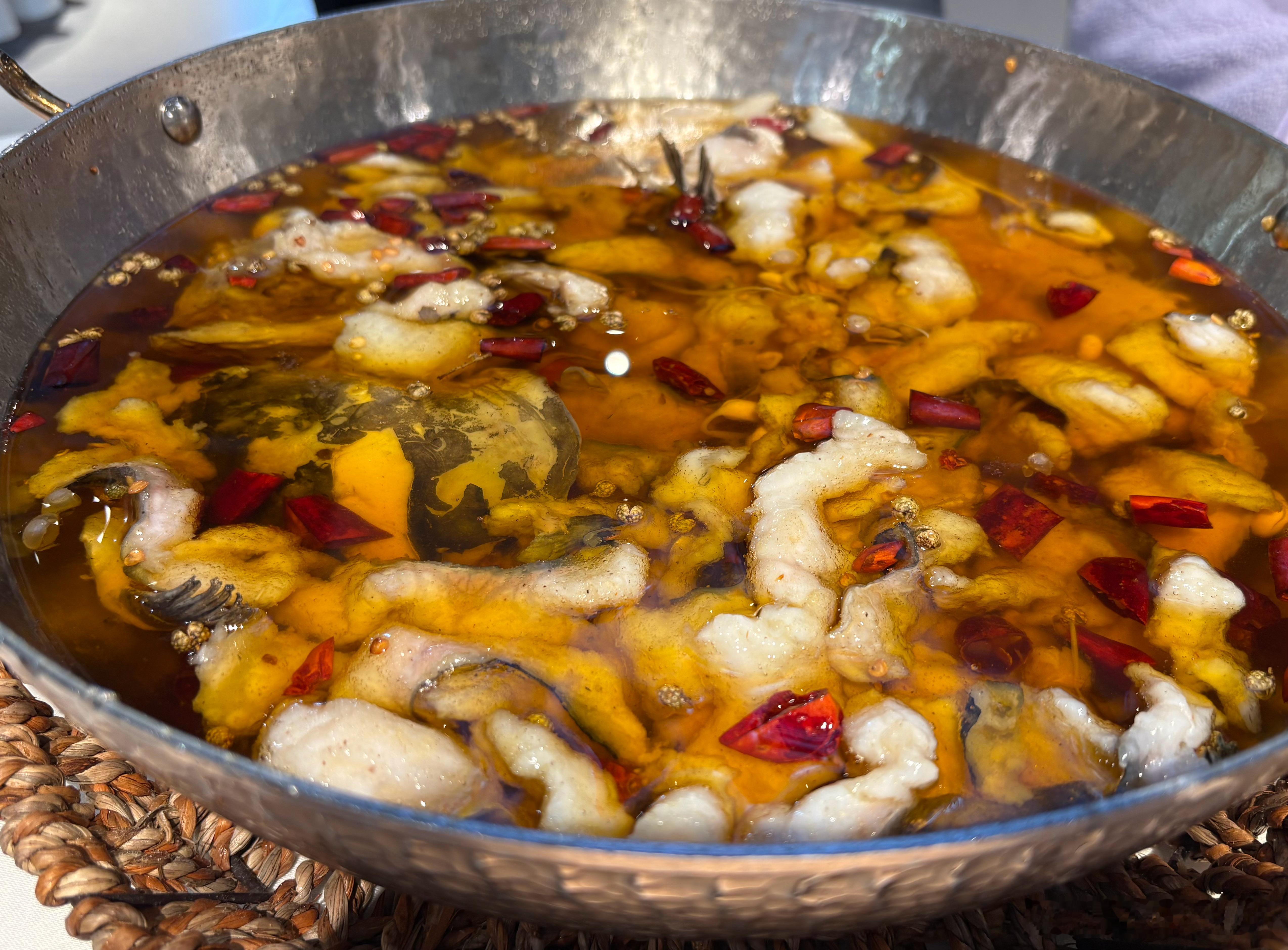 突然馋水煮鱼了，感觉好久不吃了，于是安排！约上闺蜜小姐姐就在这个晴朗的秋日，共赴