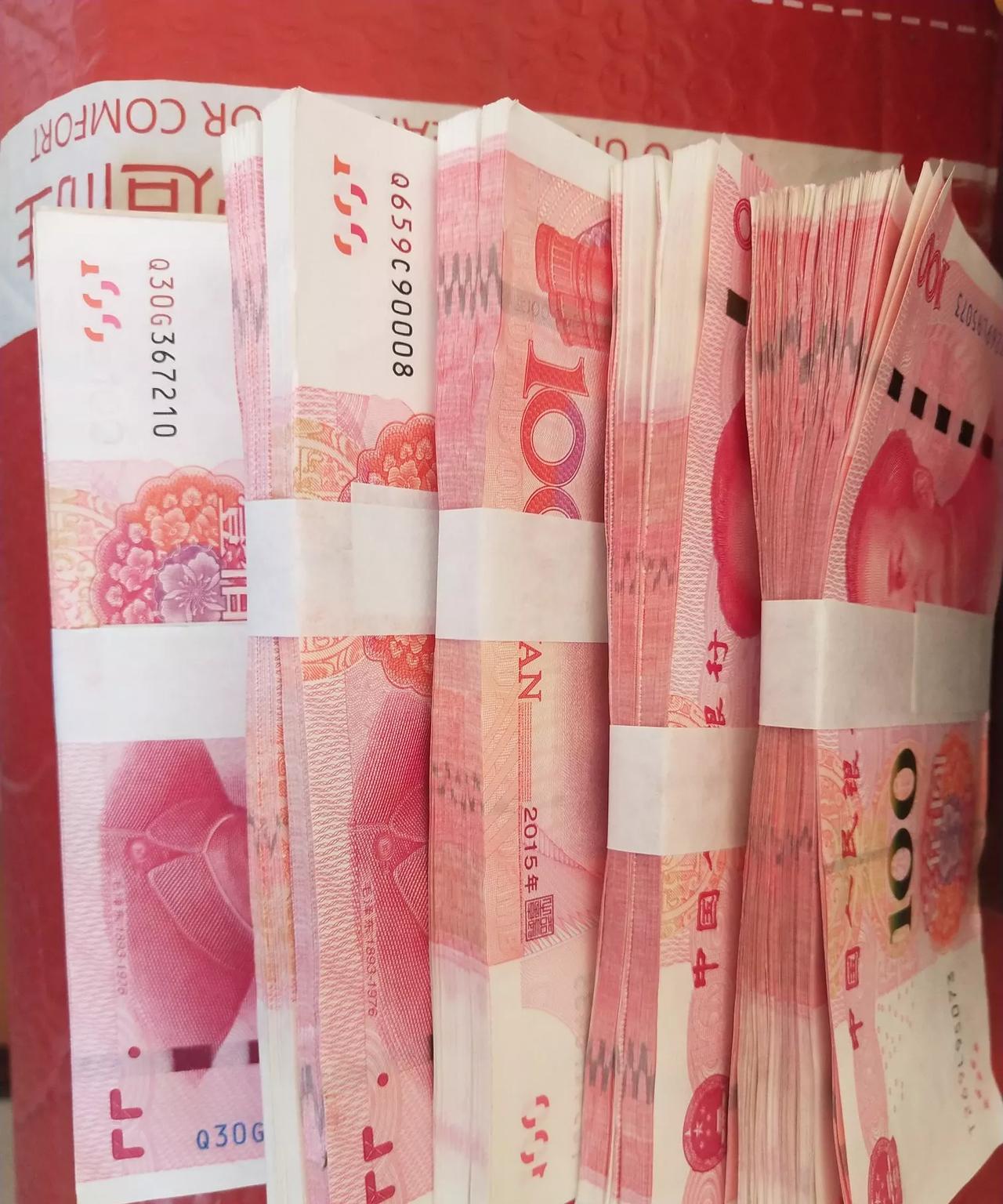 我退休4年多了，现在养老金2650元。老公今年失业了，每月领失业金1500元。我