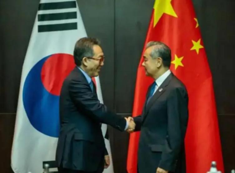 ☁离APEC开幕就剩没几天了，韩国连续派外长和驻华大使来中国APEC
