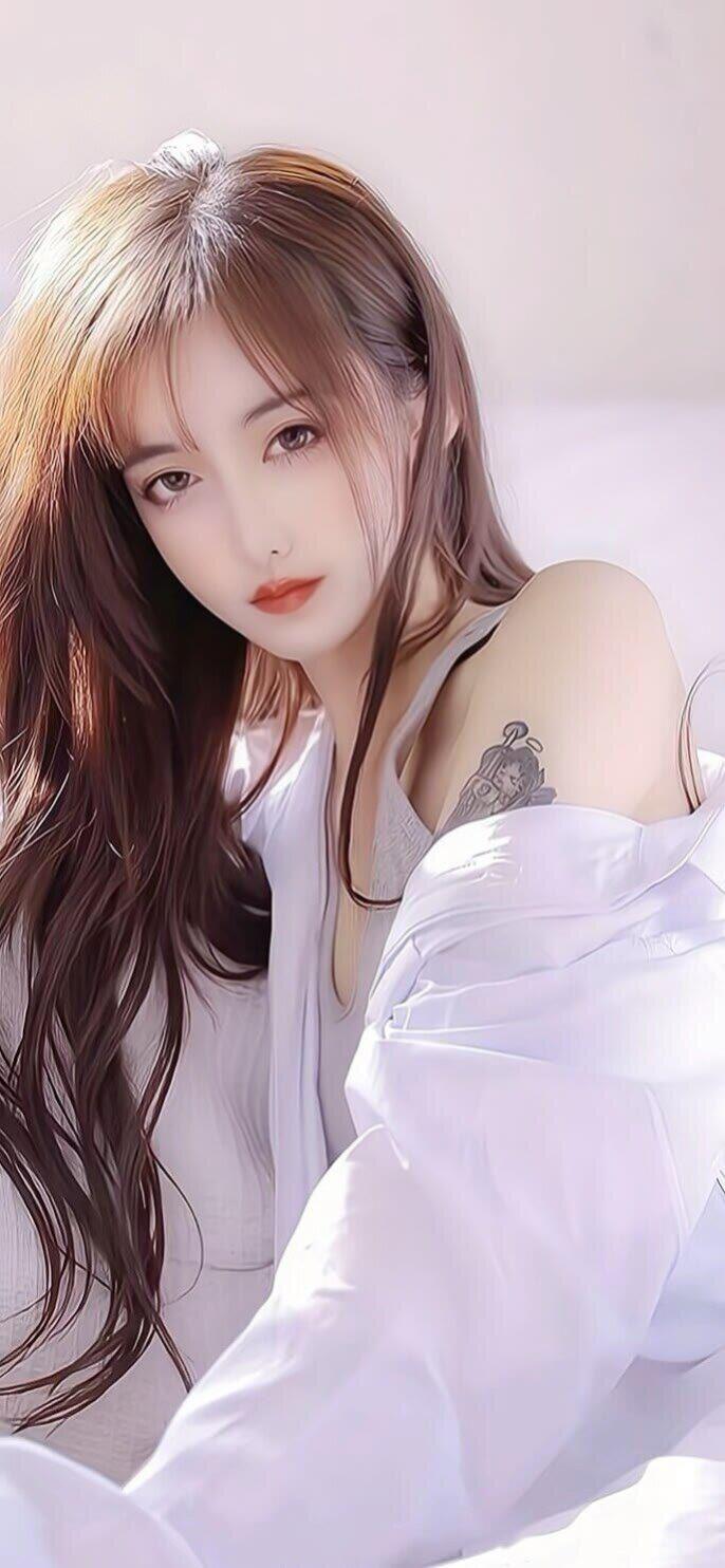 笑话：公交车上，旁边坐了两个农村妇女，扎辫子的是人兴奋的说：我找了个好活！给一个