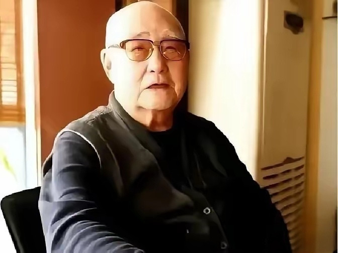 韩复榘之子韩子华，因父亲1938年被蒋介石处决，1948年国民党溃退时，他断然拒