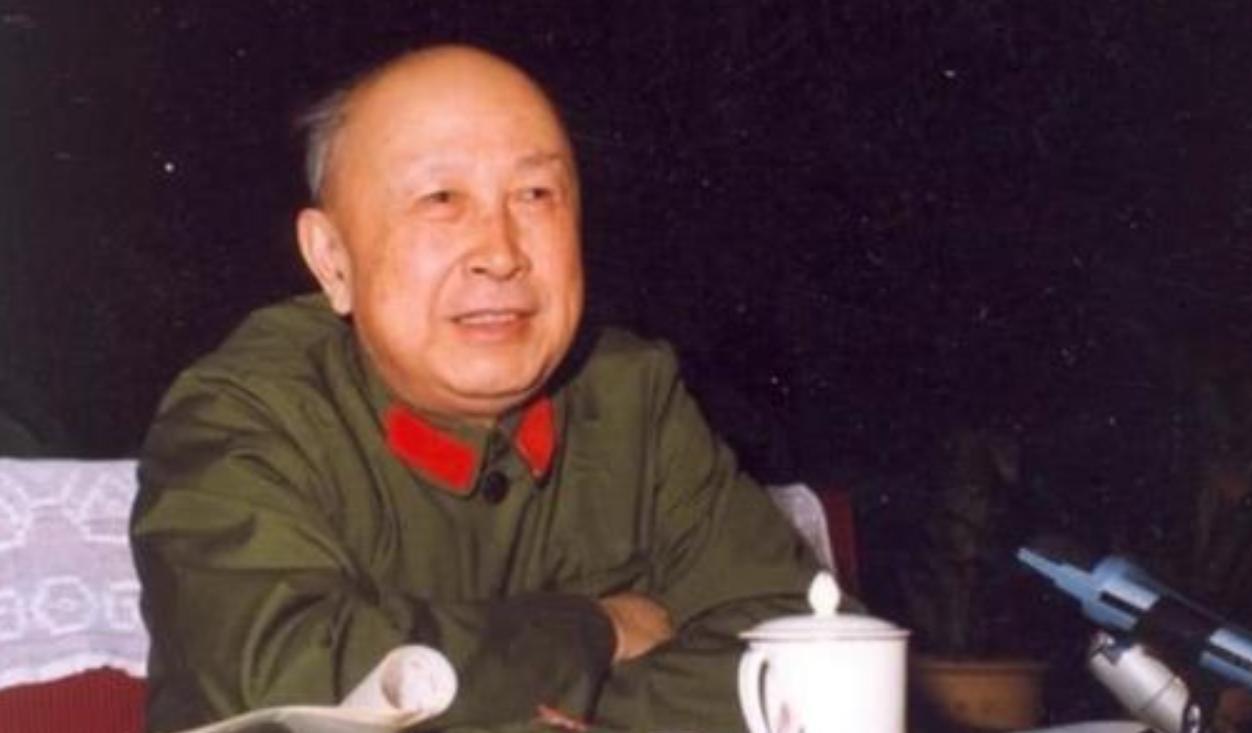 1955年，钱学森回国后，中科院每月给他发350元人民币，后来增聘为院士后，每月