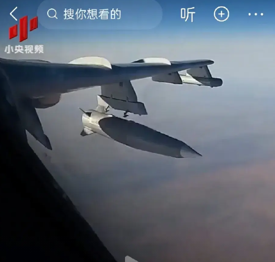轰6发射重型导弹！机身猛地一颤！今日上午，央视对轰6飞行员进行了采访，并公开了我