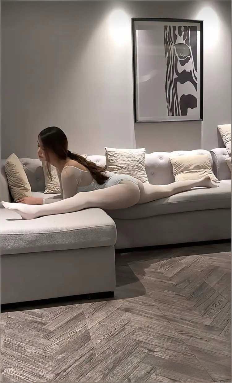 没事在家练瑜伽