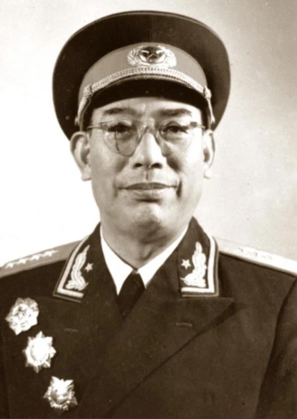 1949年，周恩来点名要把许光达调去外交部，说他懂俄语，在苏联学过几年，正好能对