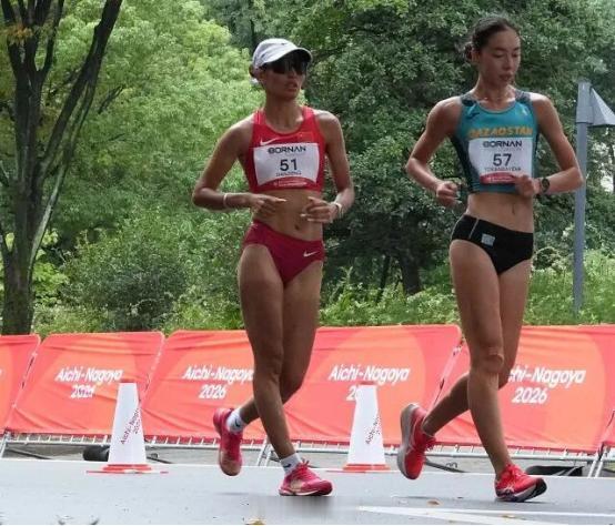 因为一双鞋，到手的金牌没了。9月27日名古屋亚运会女子马拉松竞走决赛，21岁的哈